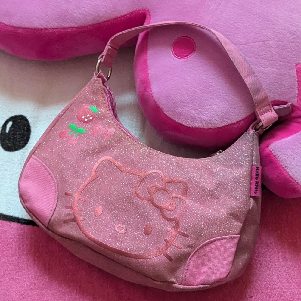hello Kitty 2006 purse cherry strawberry bow